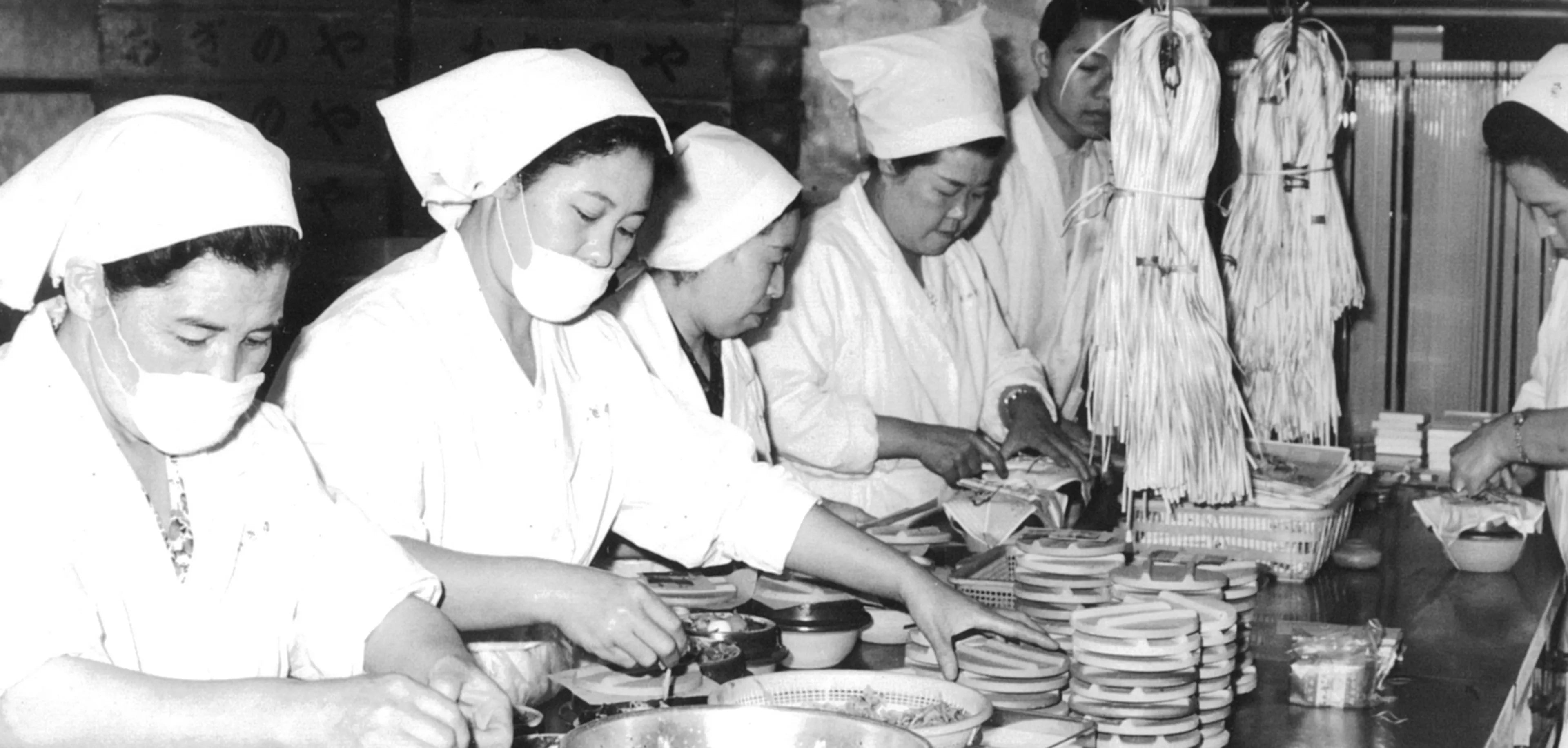 昔の荻野屋の釜めし調理の様子