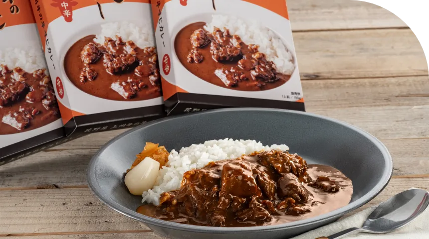 美味しそうに盛り付けされたカレー